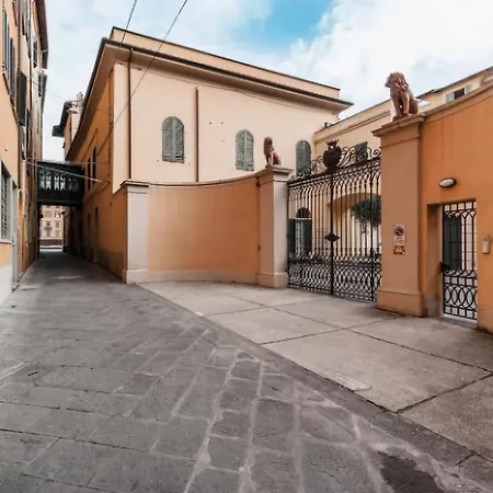Nel Centro Storico Di * Pisa